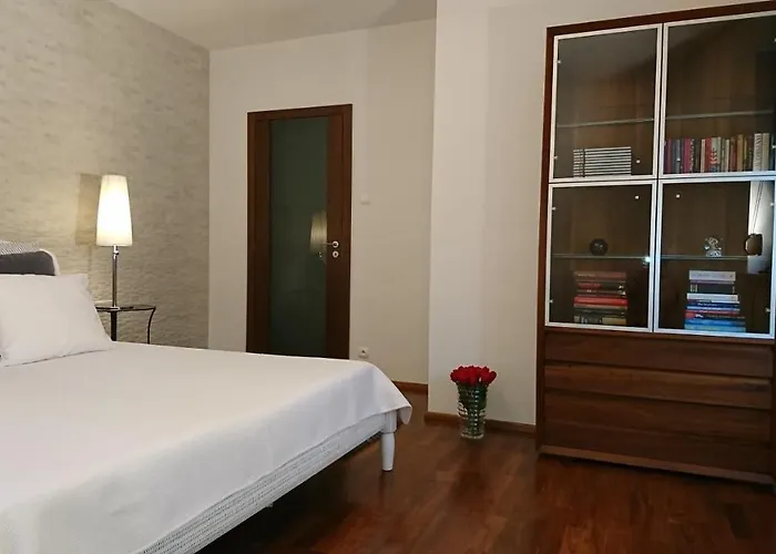 Quiet And Spacious Apartment With Garage Option