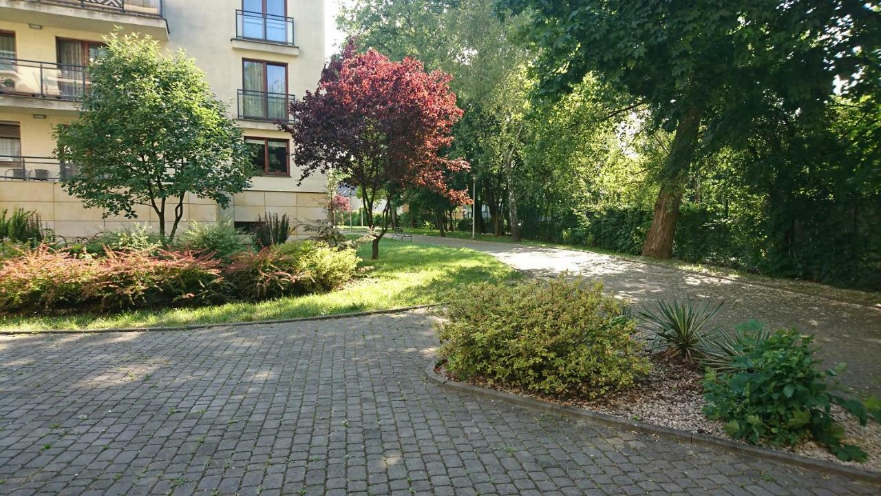 Quiet And Spacious With Garage Option Apartament *