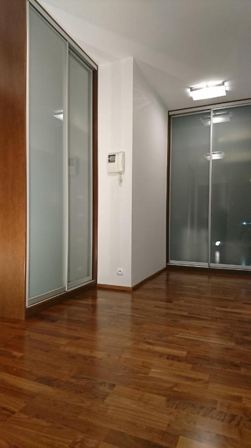 Quiet And Spacious With Garage Option Apartament *