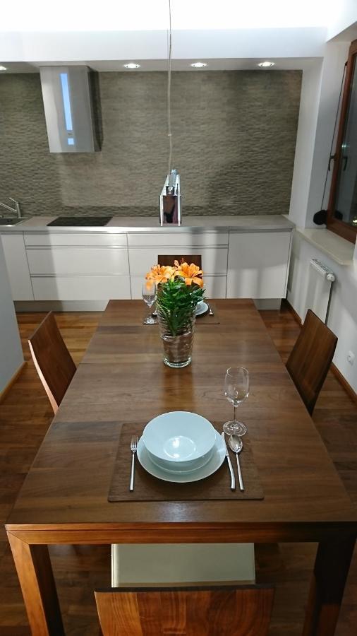 Quiet And Spacious With Garage Option Apartament *